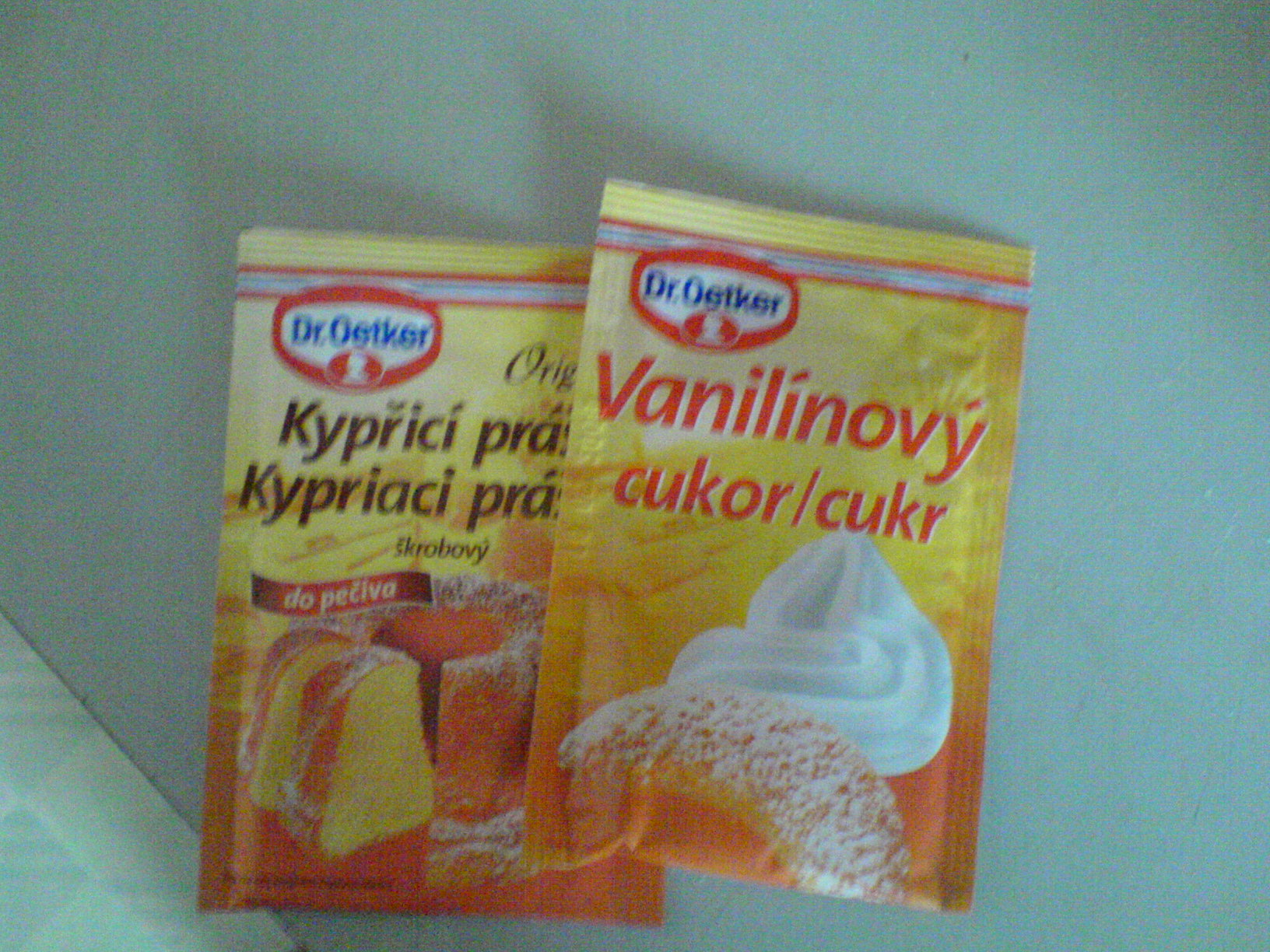 vanilkovy cukor a kypriaci prasok do peciva